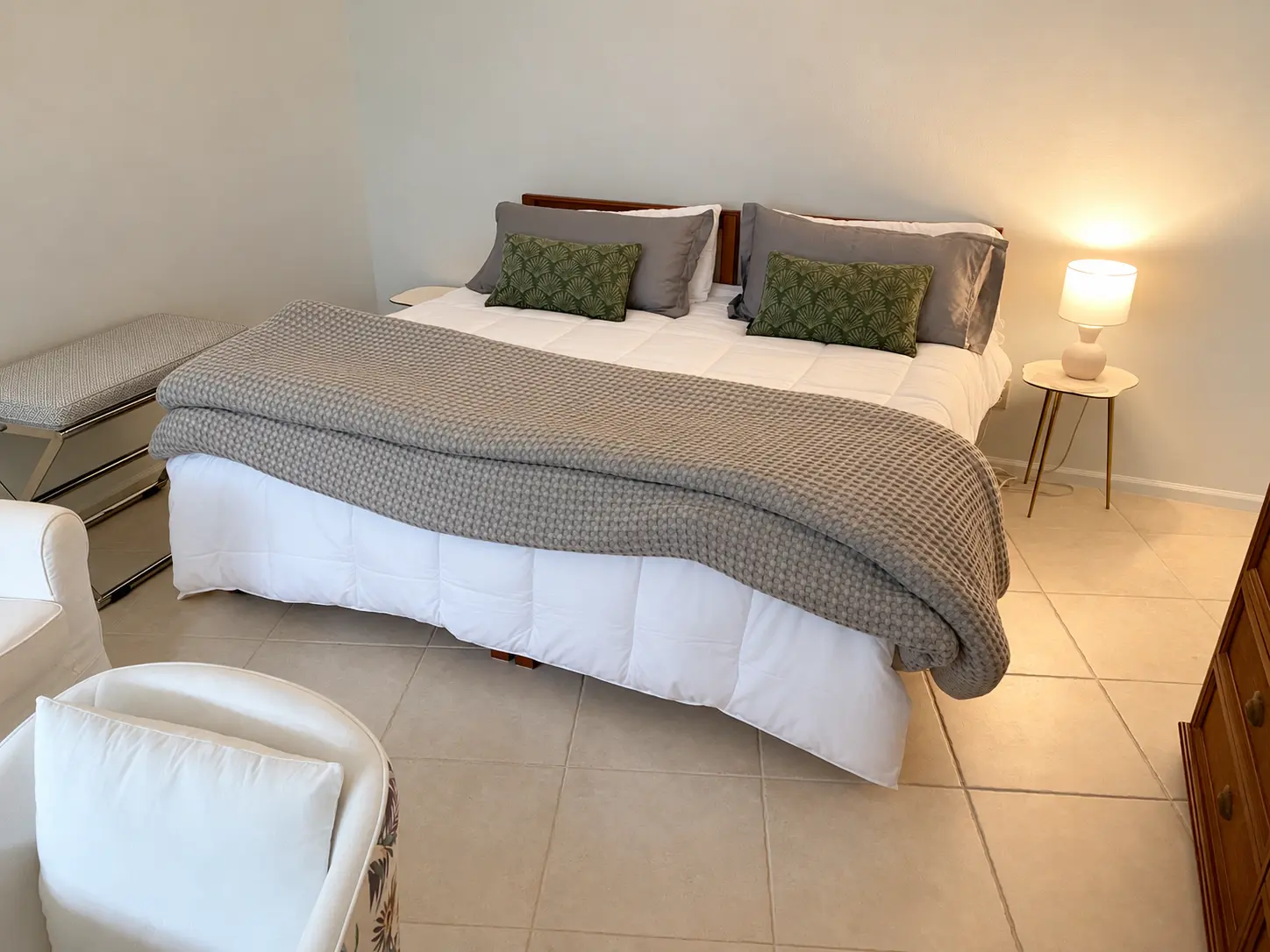 Guest bedroom